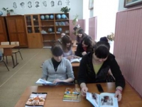НОВОЛЕУШИНСКАЯ СОШ  Тематическая выставка материалов о выборах &laquo;Тебе молодой избиратель&raquo;
